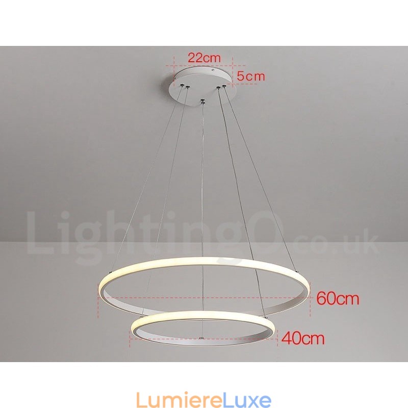Suspension lumineuse à intensité variable avec télécommande et anneaux au design moderne