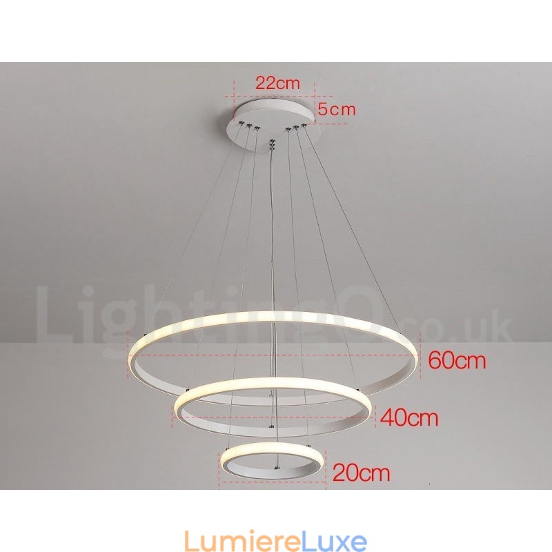 Suspension lumineuse à intensité variable avec télécommande et anneaux au design moderne