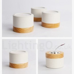 Mini plafonnier en bois au design moderne avec abat-jour en acrylique, idéal également comme applique murale.