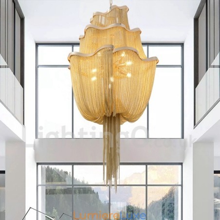 Lustre à pampilles design, suspension couleur argent et or Lustre à pampilles design, suspension couleur argent et or