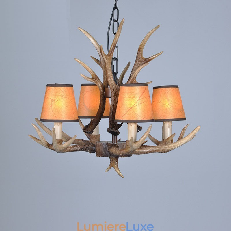 Lustre rustique artistique rétro à 4 lumières en bois de cerf avec abat-jour
