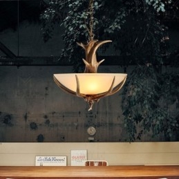 Suspension rustique artistique rétro en bois de cerf avec abat-jour en verre