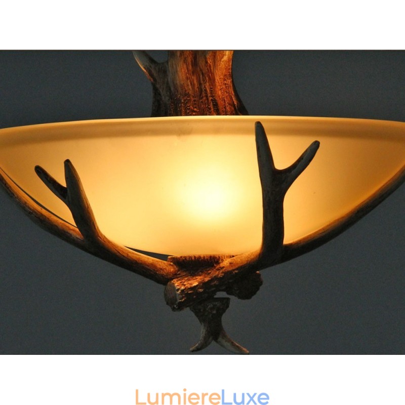 Suspension rustique artistique rétro en bois de cerf avec abat-jour en verre