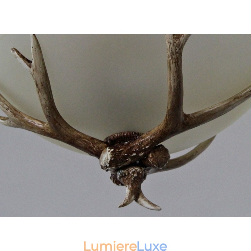 Suspension rustique artistique rétro en bois de cerf avec abat-jour en verre