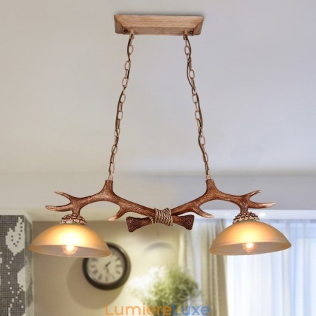 Suspension rustique en bois de cerf marron clair, style rétro artistique, avec abat-jour en verre Suspension rustique en bois de cerf marron clair, style rétro artistique, avec abat-jour en verre
