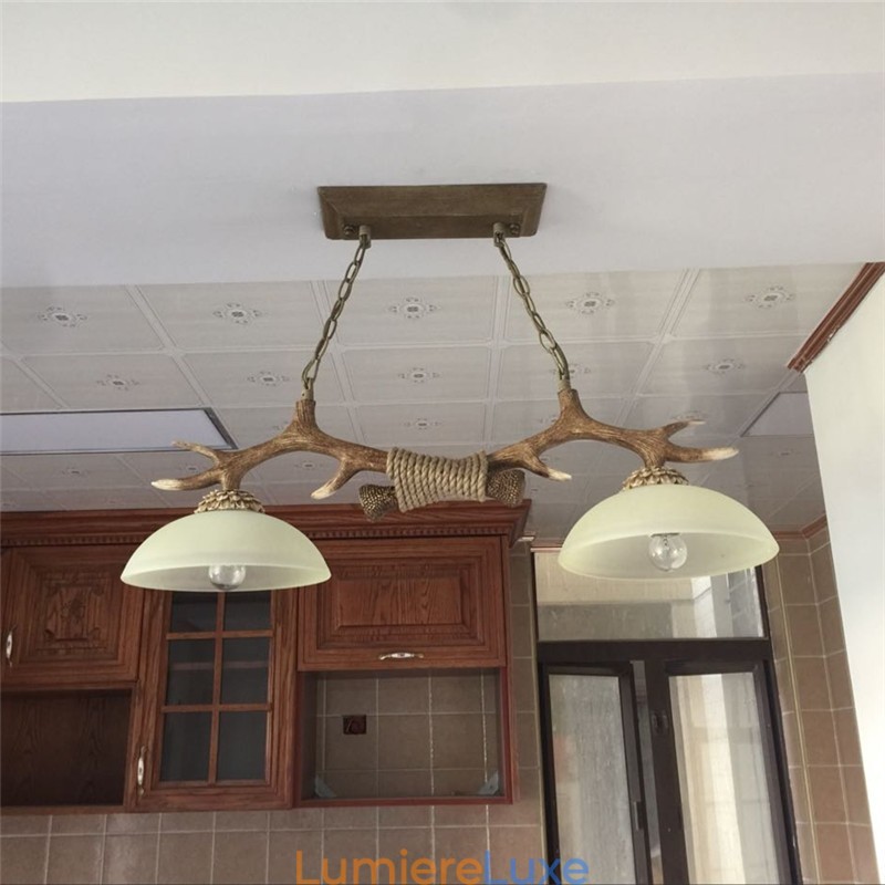 Suspension rustique en bois de cerf marron clair, style rétro artistique, avec abat-jour en verre