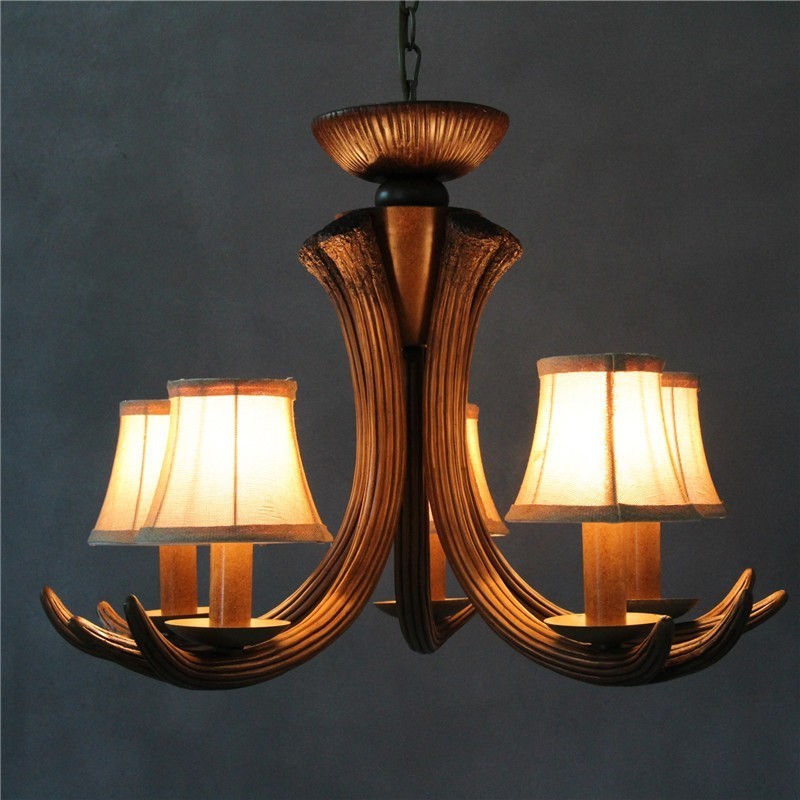 Lustre rustique artistique rétro à 5 lumières en bois de cerf avec abat-jour