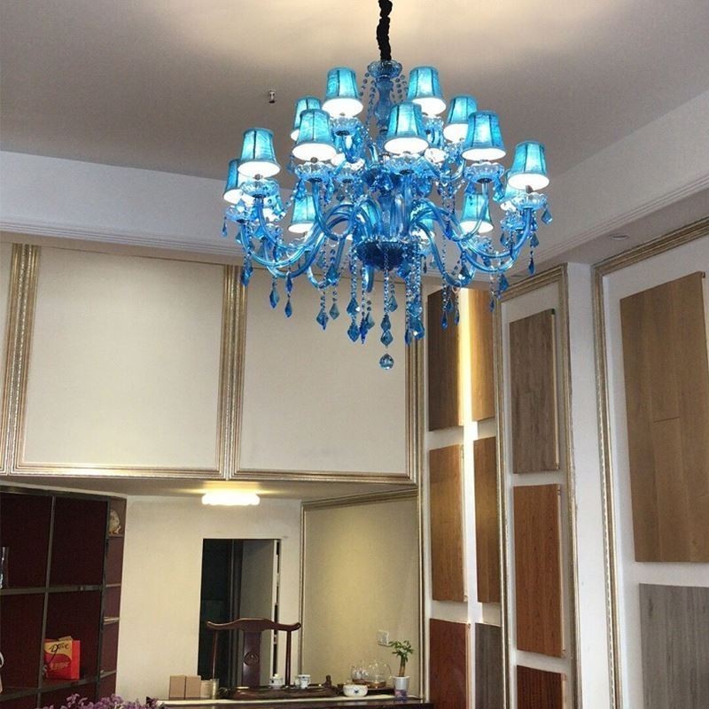 Grand lustre en cristal européen suspendu de couleur bleue esthétique
