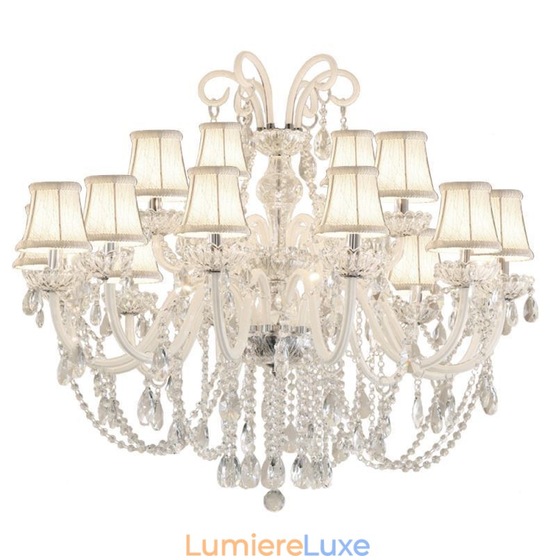 Grand lustre européen en cristal blanc