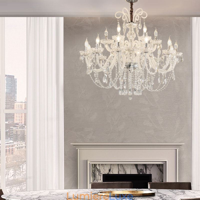 Grand lustre européen en cristal blanc