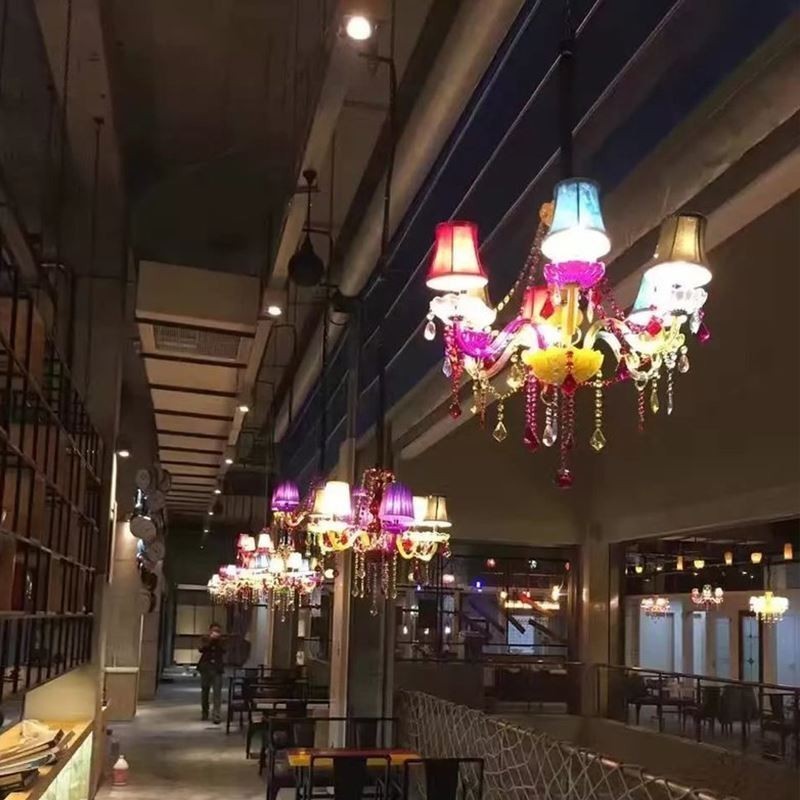 Grand lustre en cristal coloré de style européen
