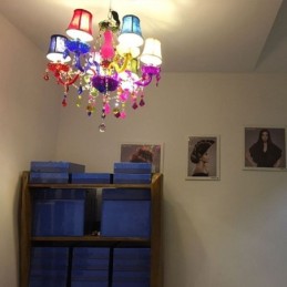 Grand lustre en cristal coloré de style européen