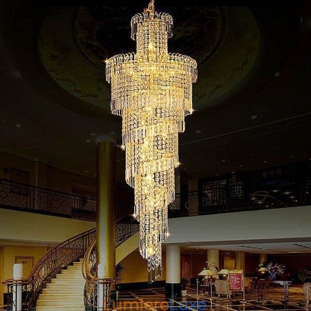 Lustre européen en cristal de grande taille, forme ronde et longue suspension Lustre européen en cristal de grande taille, forme ronde et longue suspension