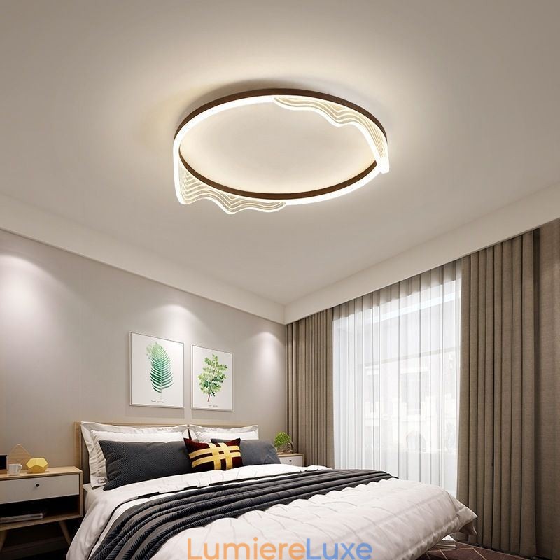 Plafonnier circulaire encastré avec décoration à bords ondulés