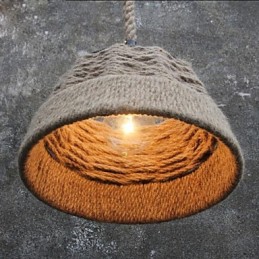 Lustre de campagne rétro fait à la main en corde de chanvre dans le style industriel de la campagne