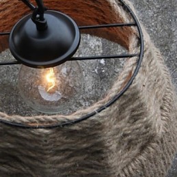 Lustre de campagne rétro fait à la main en corde de chanvre dans le style industriel de la campagne