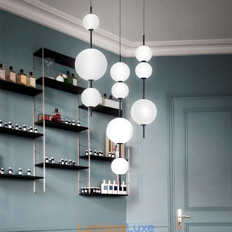 Suspension moderne minimaliste en forme de haricot magique et de molécule