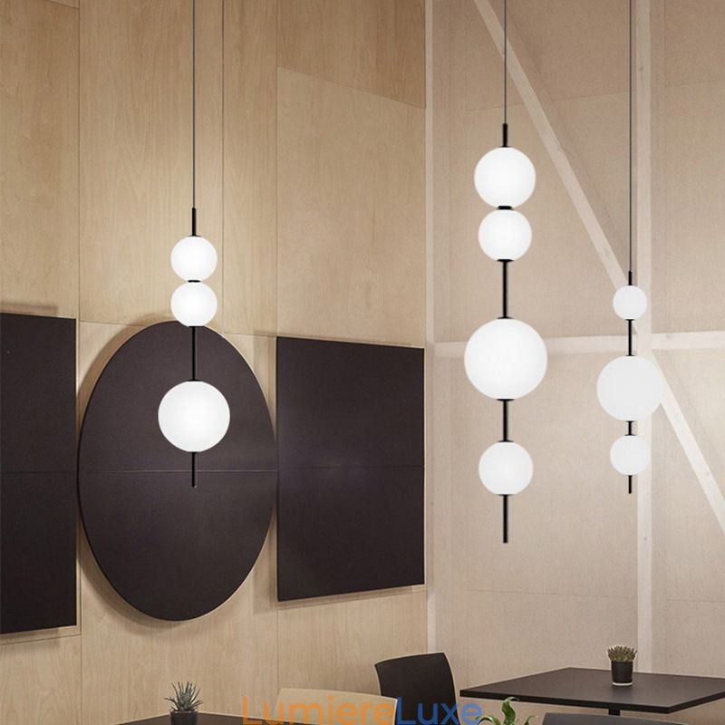 Suspension moderne minimaliste en forme de haricot magique et de molécule