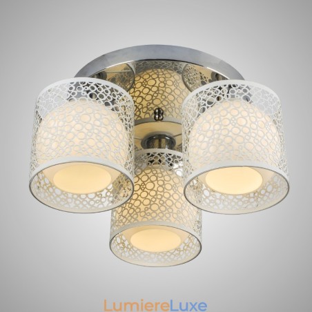 Plafonnier à trois lumières en verre avec dôme encastré Plafonnier à trois lumières en verre avec dôme encastré