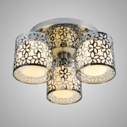 Plafonnier à trois lumières en verre avec dôme encastré