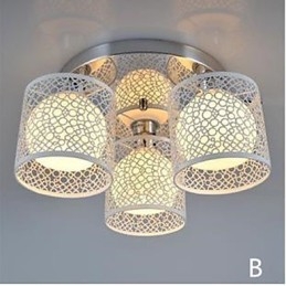 Plafonnier à trois lumières en verre avec dôme encastré