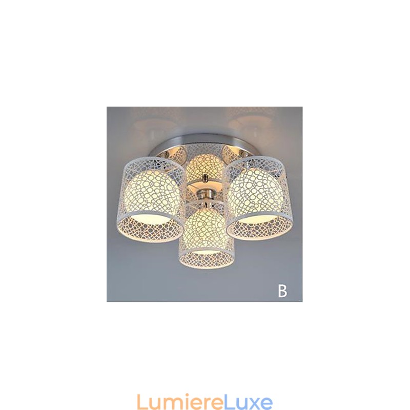 Plafonnier à trois lumières en verre avec dôme encastré