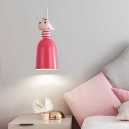 Suspension moderne en fer forgé et résine rose en forme de cochon