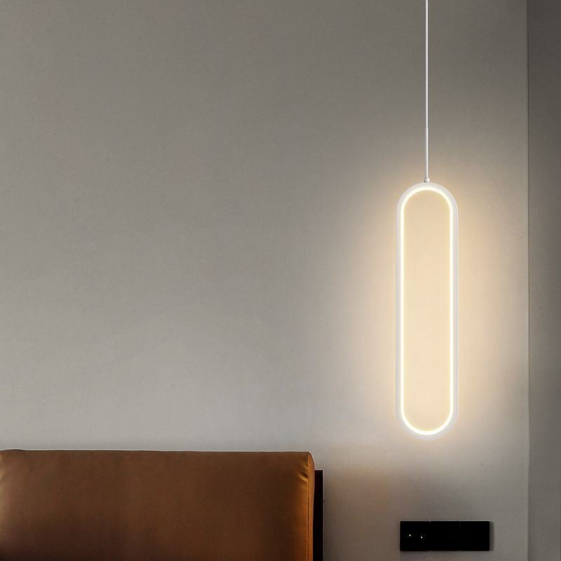 Suspension moderne et minimaliste ovale