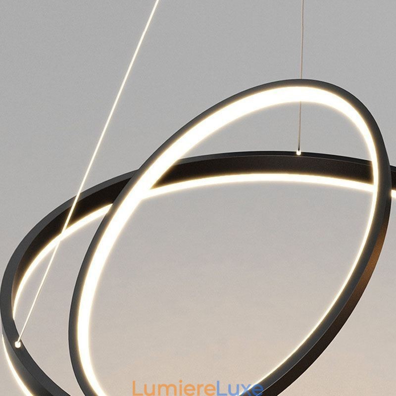 Suspension moderne en acrylique avec anneaux circulaires