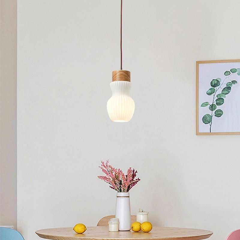 Suspension japonaise en bois et bouilloire en verre