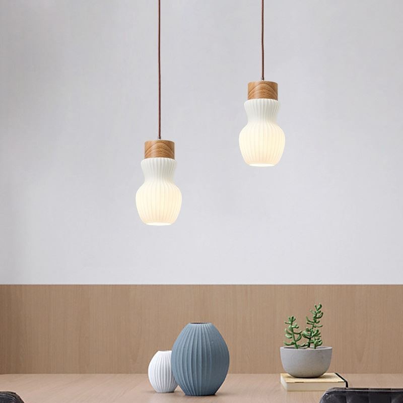 Suspension japonaise en bois et bouilloire en verre