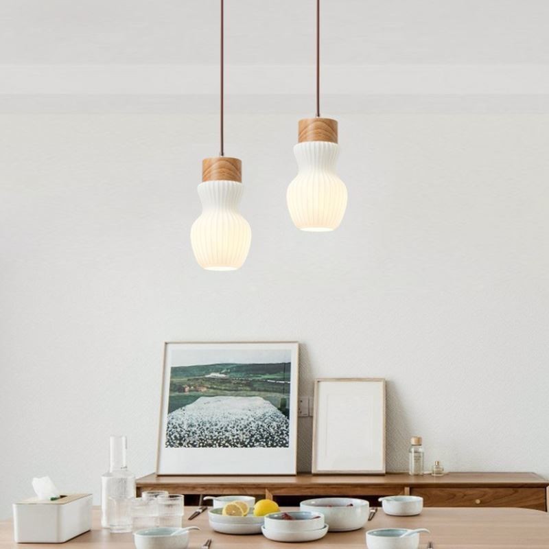 Suspension japonaise en bois et bouilloire en verre
