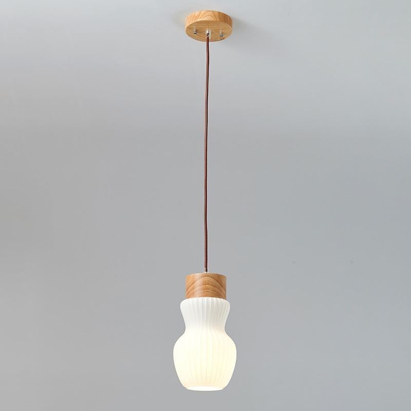 Suspension japonaise en bois et bouilloire en verre