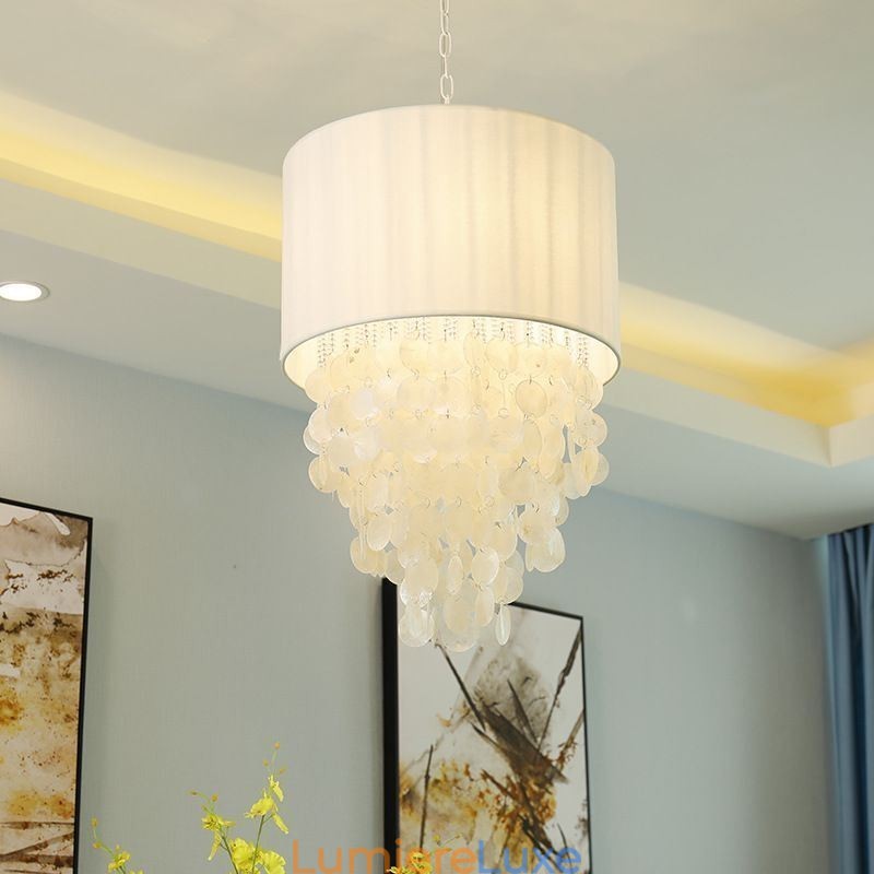 Suspension contemporaine en coquillages de méduses avec abat-jour cylindrique