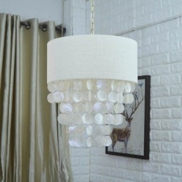 Suspension contemporaine en coquillages de méduses avec abat-jour cylindrique