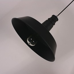 Suspension noire moderne avec abat-jour circulaire