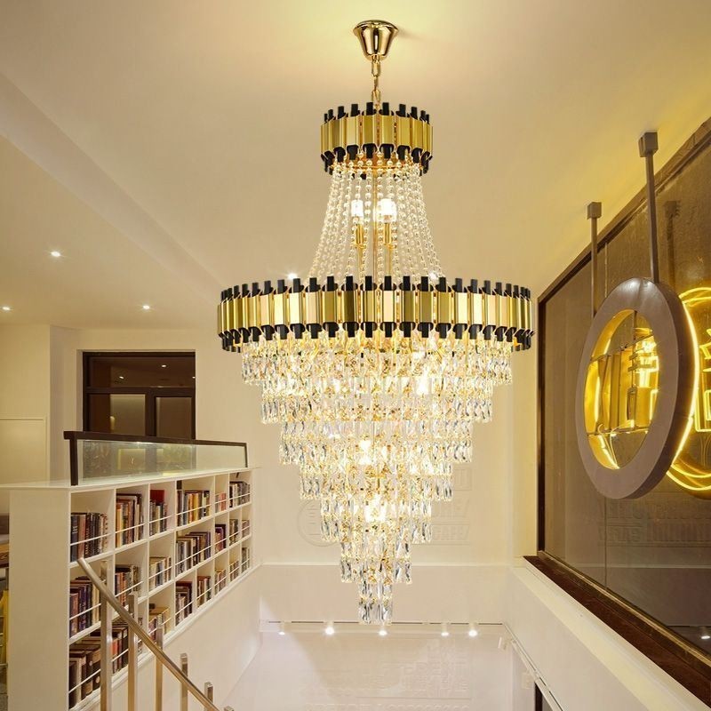 Plafonnier luxueux en cristal et suspension dorée