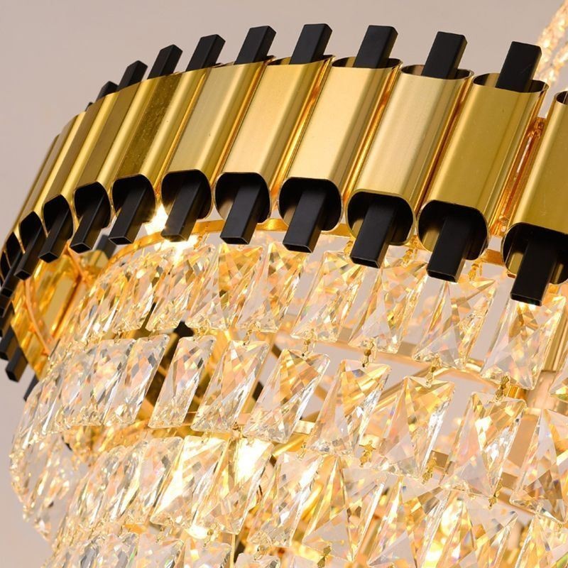 Plafonnier luxueux en cristal et suspension dorée