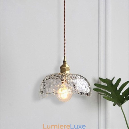 Suspension irrégulière en laiton et verre, plafonnier en verre martelé Suspension irrégulière en laiton et verre, plafonnier en verre martelé