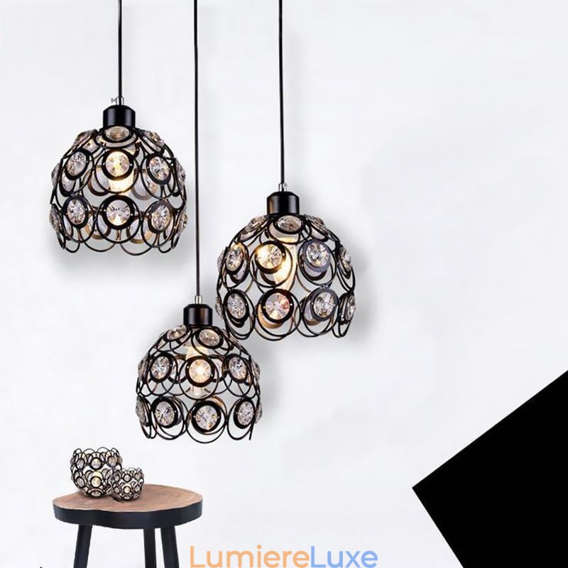 Idées de lampes suspendues en fer et cristal creux pour îlot