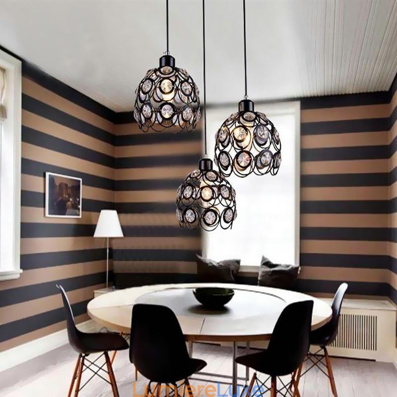Idées de lampes suspendues en fer et cristal creux pour îlot