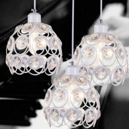 Idées de lampes suspendues en fer et cristal creux pour îlot