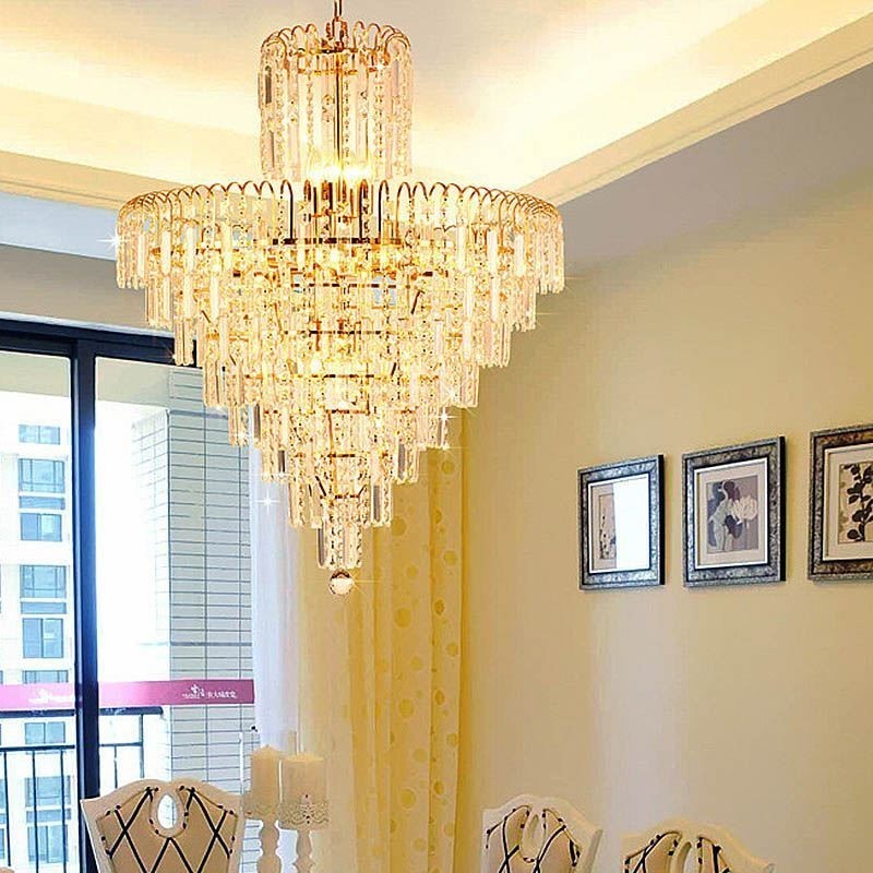 Lustre conique moderne et élégant en cristal