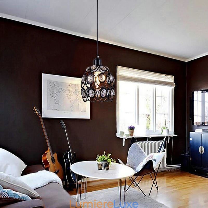 Idées de lampes suspendues en fer et cristal creux pour îlots