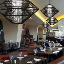 Suspension en bambou au design gyroscopique