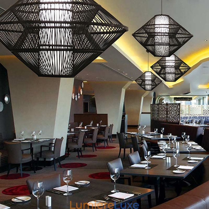 Suspension en bambou au design gyroscopique