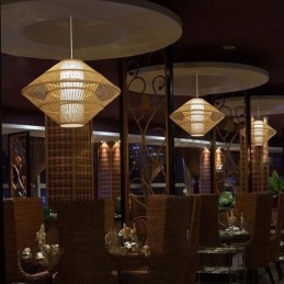 Suspension en bambou au design gyroscopique