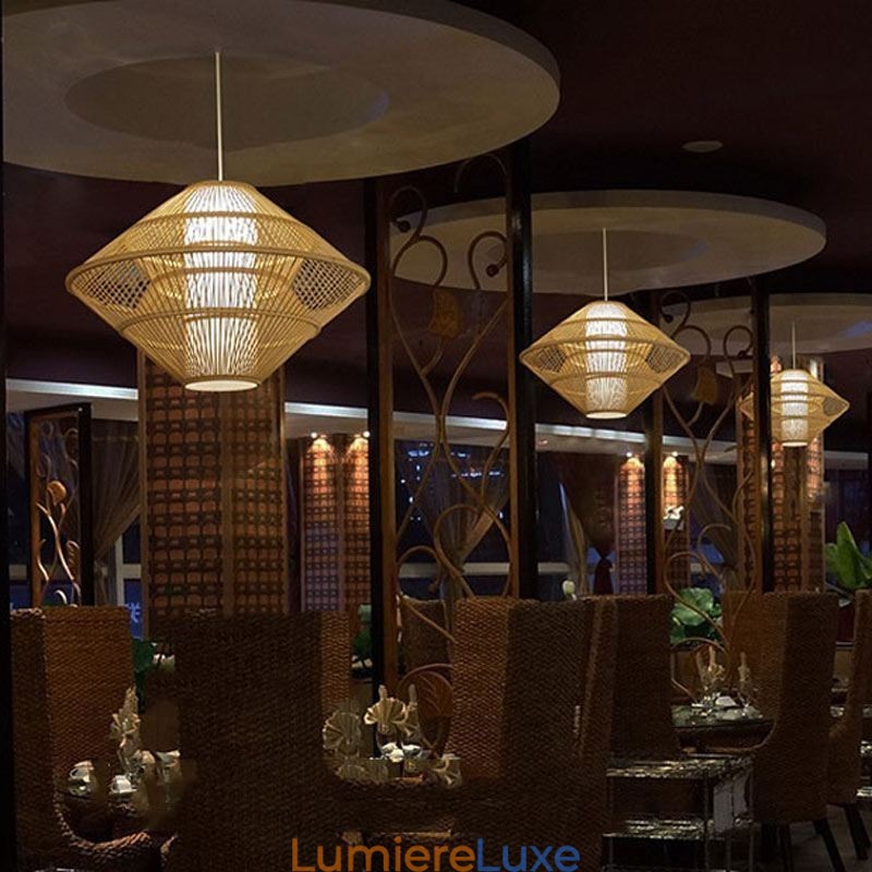 Suspension en bambou au design gyroscopique