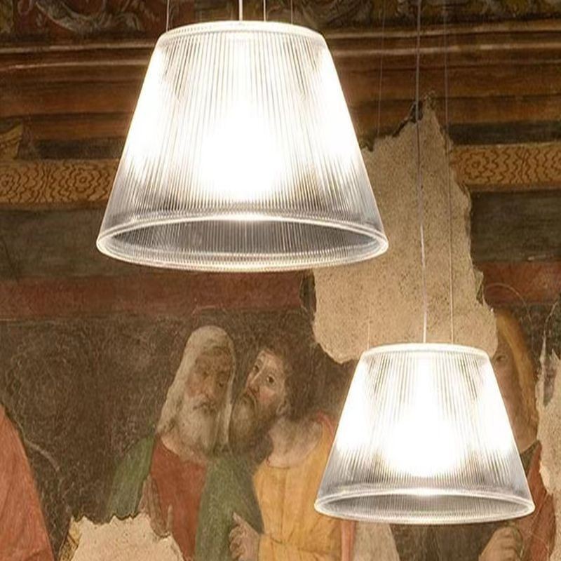 Suspension en verre moderne et simple
