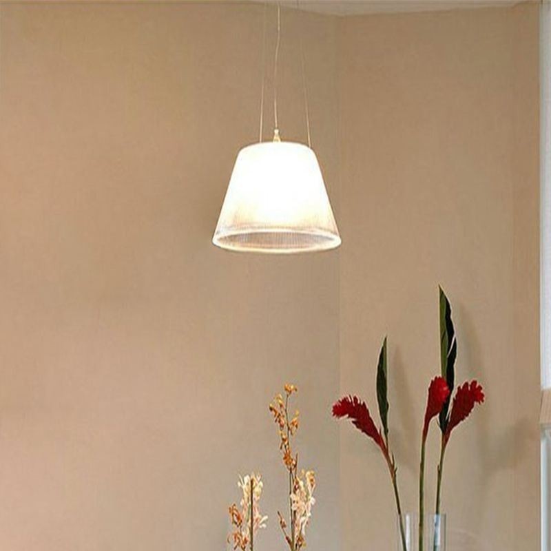 Suspension en verre moderne et simple